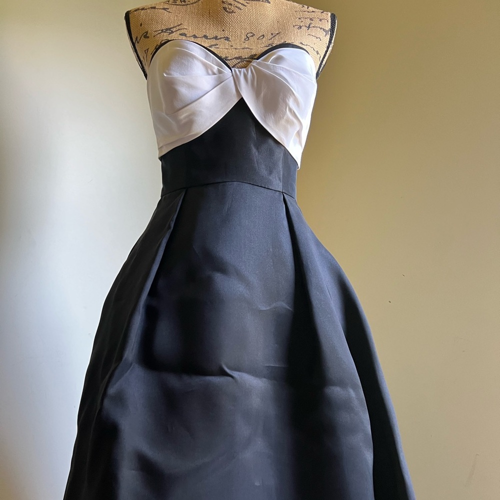🖤SOLD🖤Carolina Herrera Sweetheart Neck Strapless Silk Faille Ballgown BLACK - Picture 16 of 17